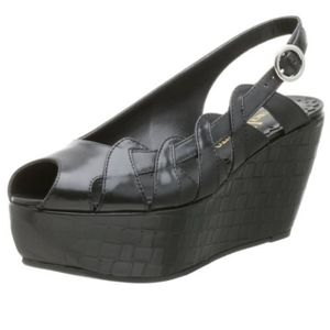 VINCE CAMUTO MEIDI VACHETTA PLATFORM SANDAL WEDGE cy